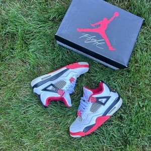 Jordan 4 fire red